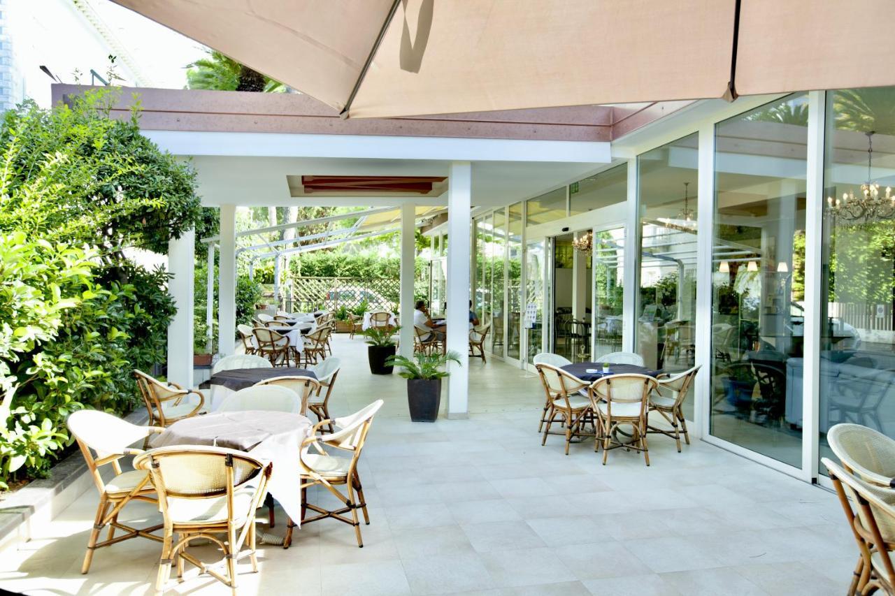 Hotel Maestri Riccione Kültér fotó